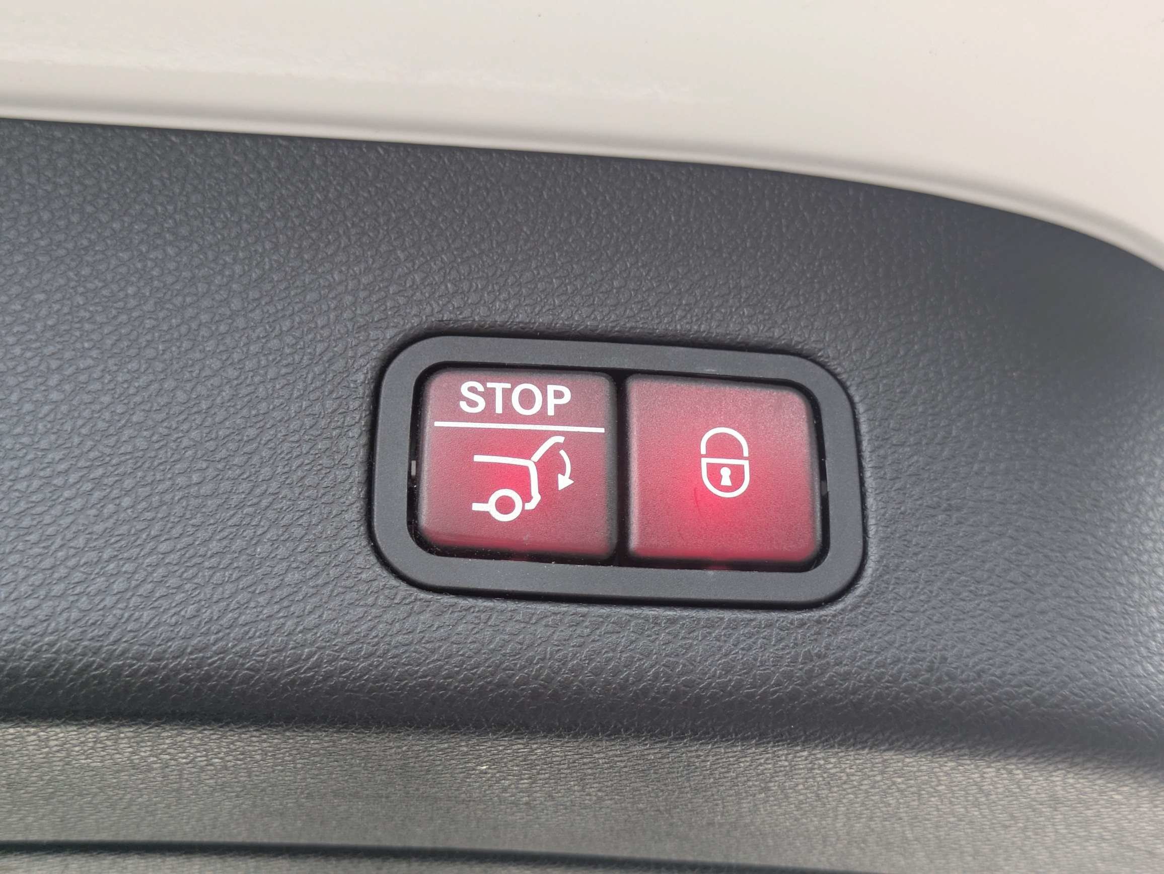 Used 2018 White Mercedes-Benz GLS 450 image 10