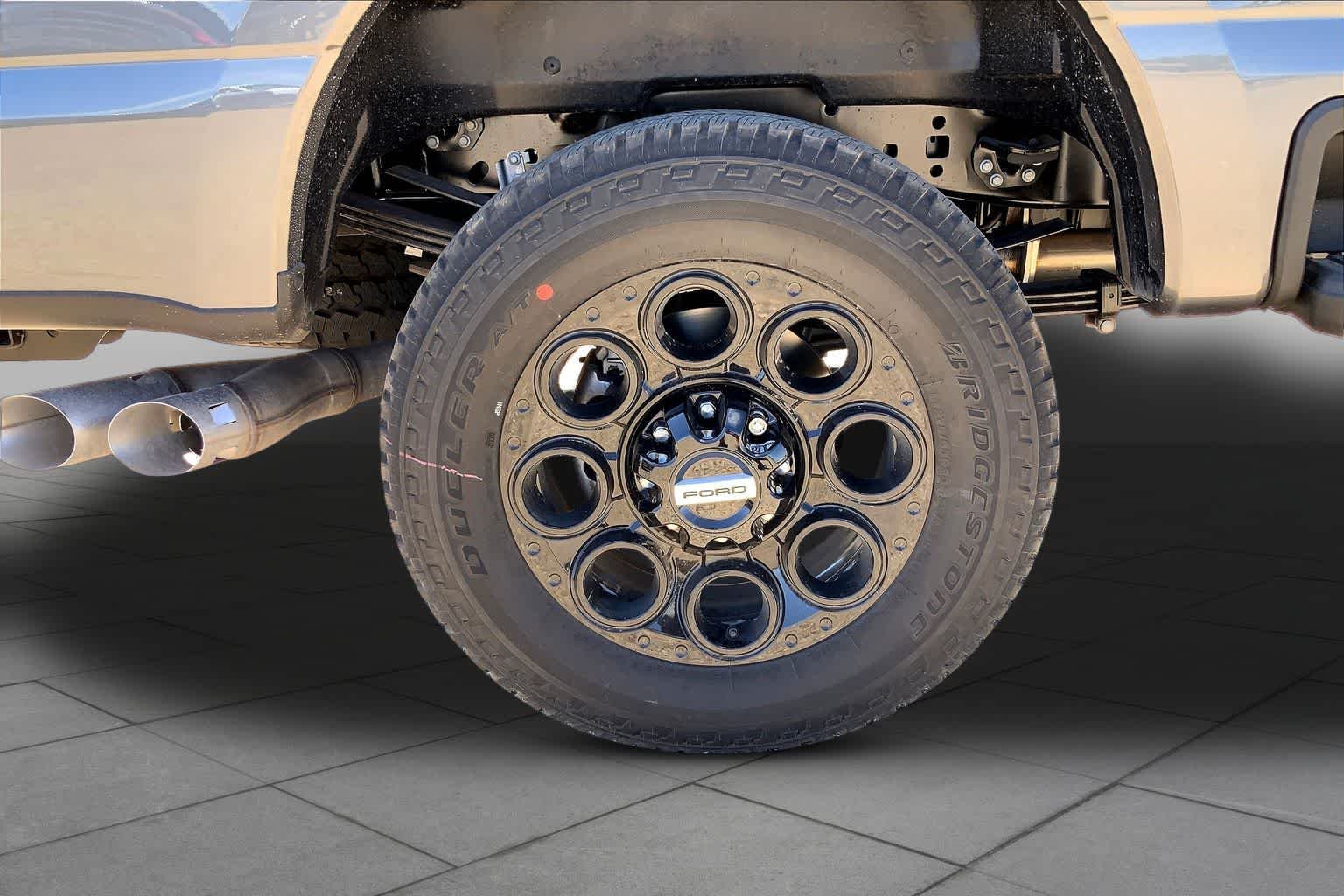 New 2026 Carbonized Gray Metallic Ford F-350® Lariat® image 11