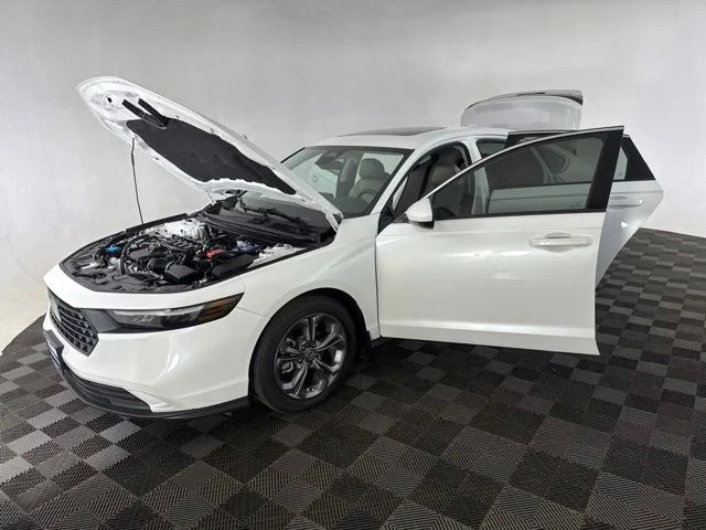 Used 2024 White Honda EX image 12