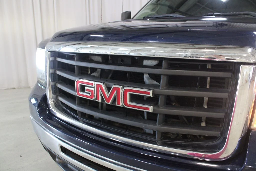 Used 2009 Blue GMC SLT image 30