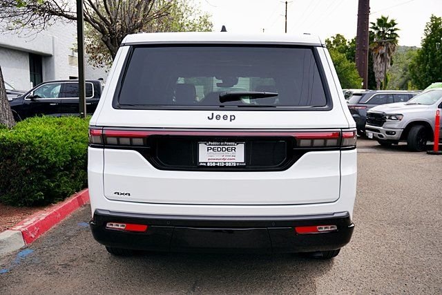 New 2026 Bright White Clear-Coat Exterior Paint Jeep Limited Reserve image 10