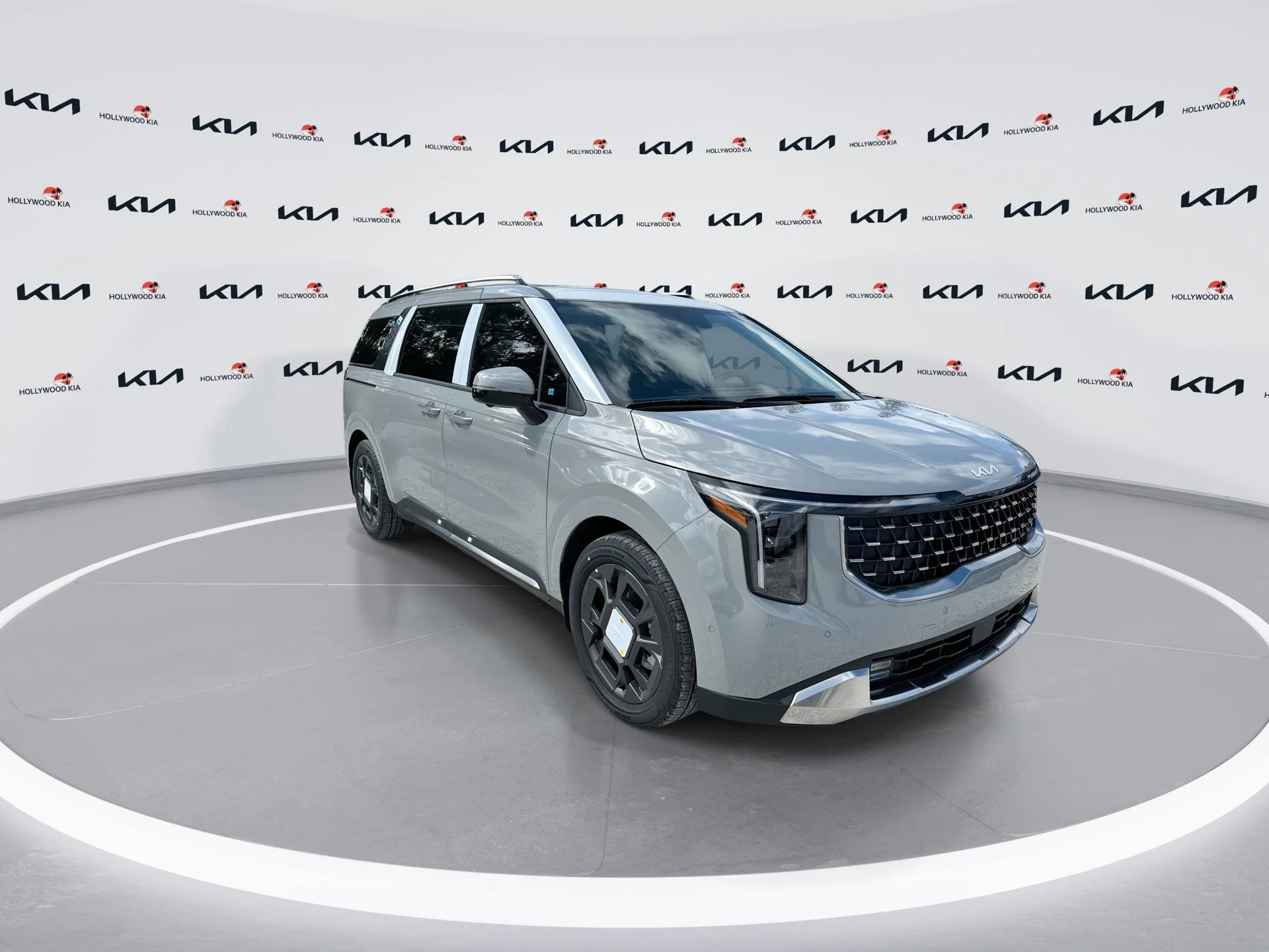 New 2026 Ceramic Silver Kia SX image 2