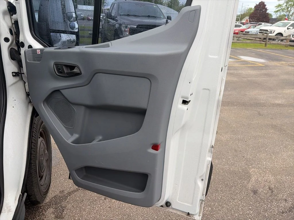 Certified Used 2019 Oxford White Ford Base image 34