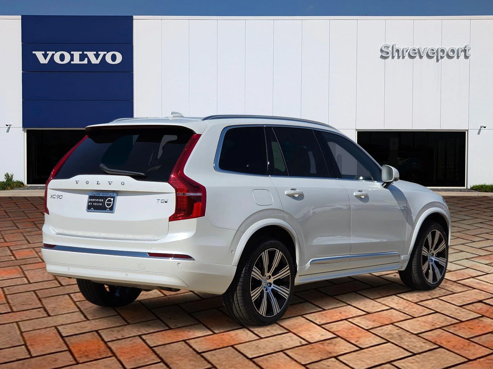 Used 2025 Crystal White Metallic Volvo Ultra image 4