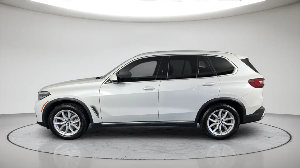Used 2021 White BMW xDrive40i image 12
