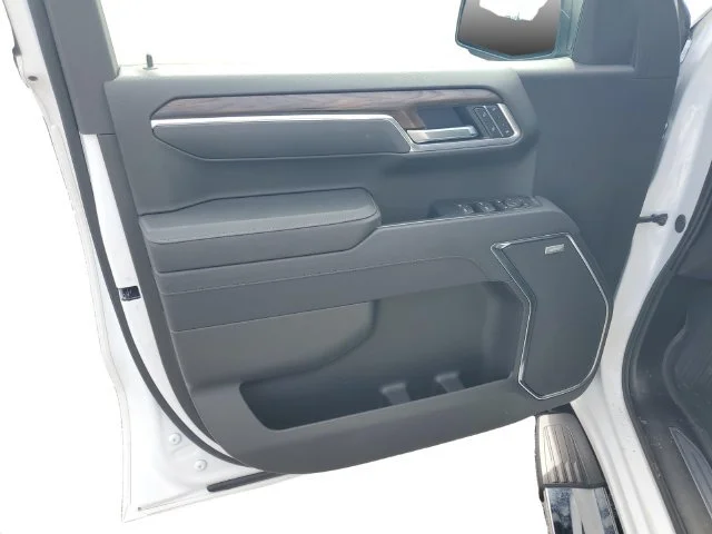 Used 2025 Summit White GMC SLT image 12