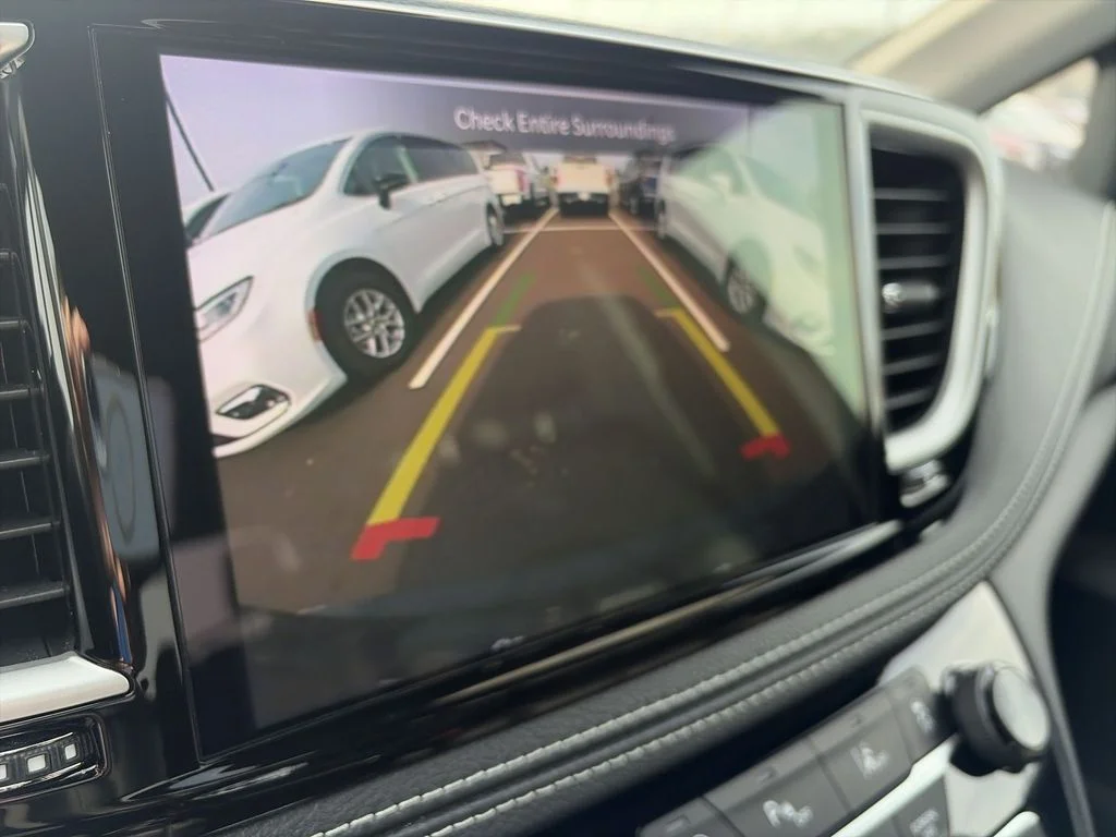 Used 2024 Black Chrysler Touring L image 17
