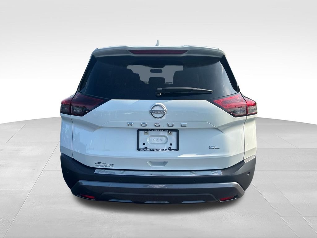 Used 2023 White Nissan SL image 4