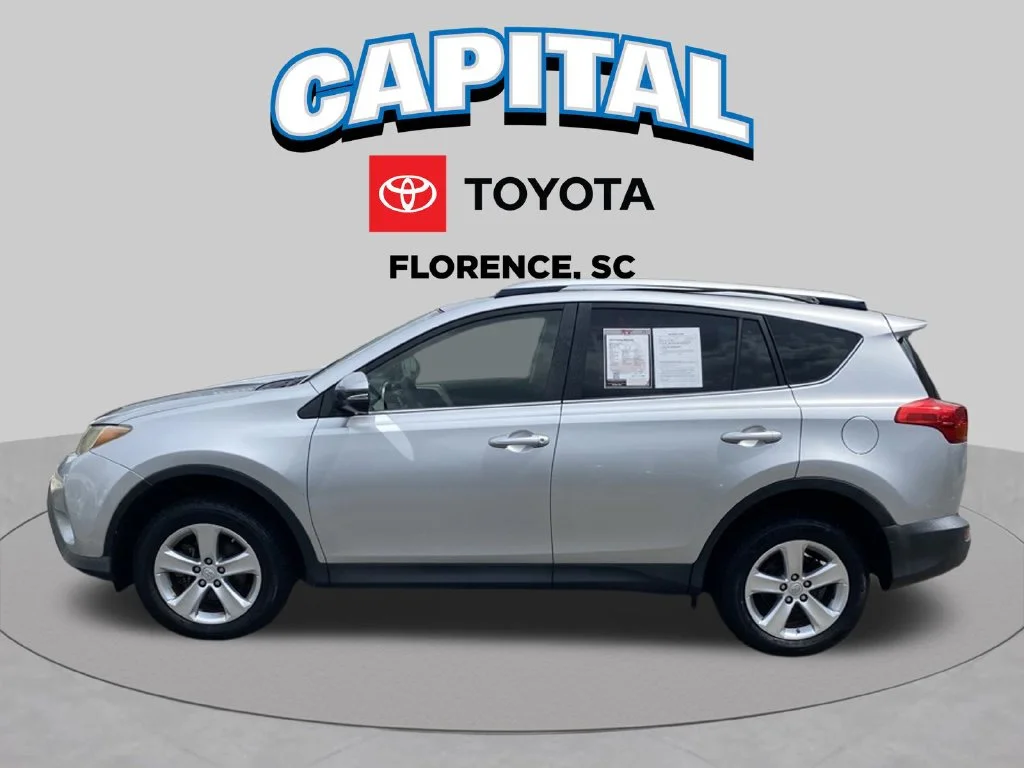 Used 2013 Silver Toyota XLE image 3