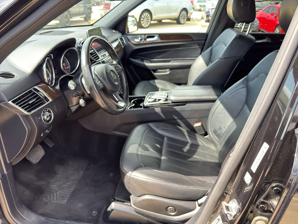 Used 2018 Obsidian Black Metallic Mercedes-Benz 450 4MATIC® image 18