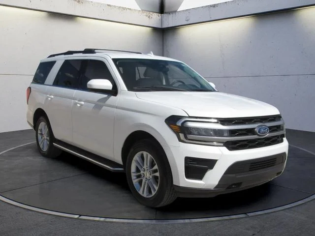 Used 2022 White Metallic Ford XLT image 2