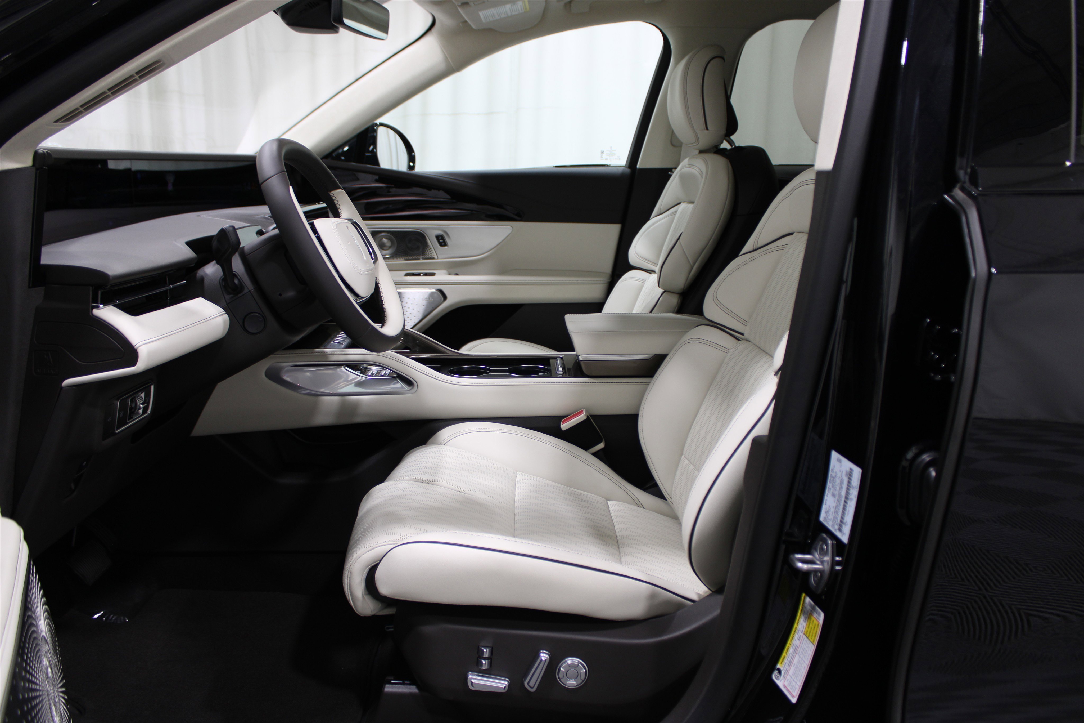 2026 Lincoln Nautilus Black Label photo 3