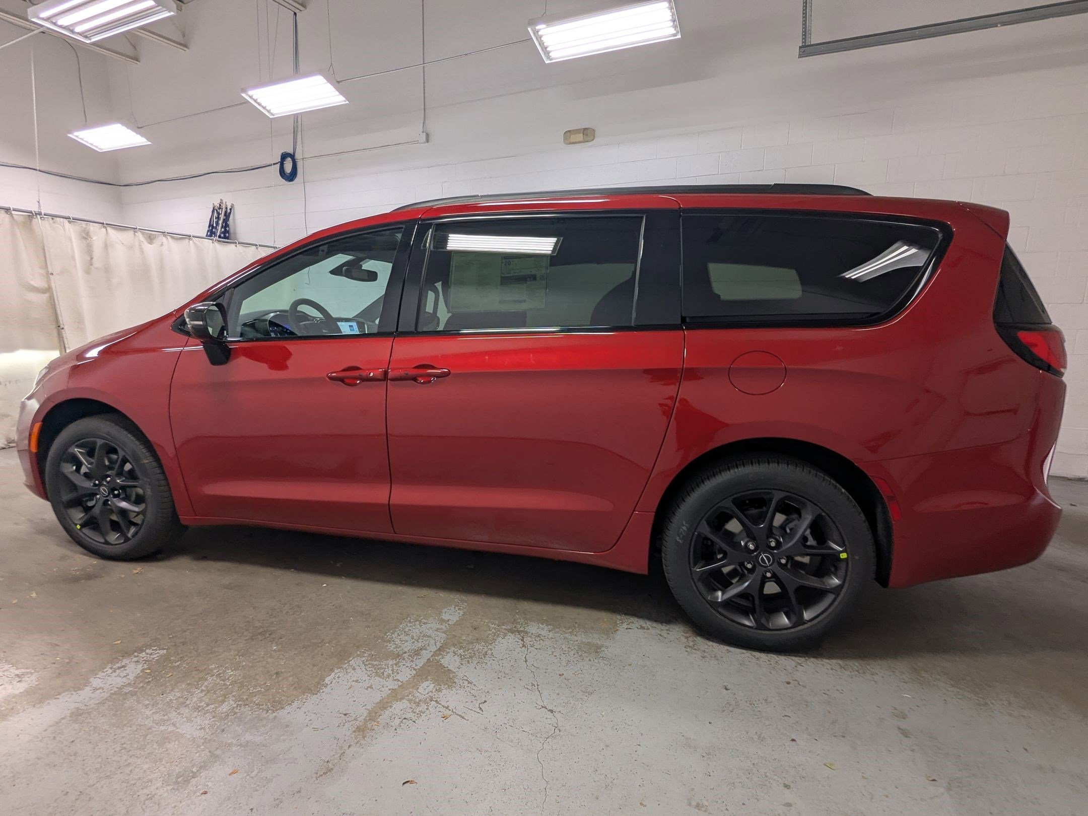 New 2026 Red Hot Pearl-Coat Exterior Paint Chrysler Select image 8