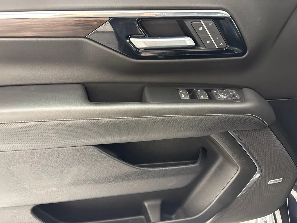 Used 2025 Gray Chevrolet Premier image 30