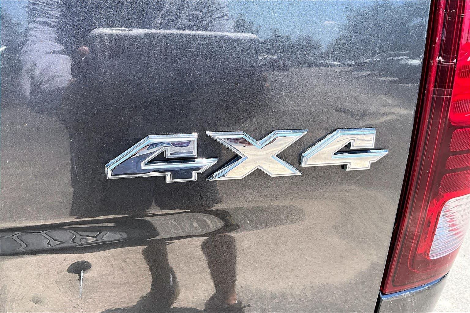 Used 2018 Granite Crystal Metallic Clearcoat Ram Laramie image 10