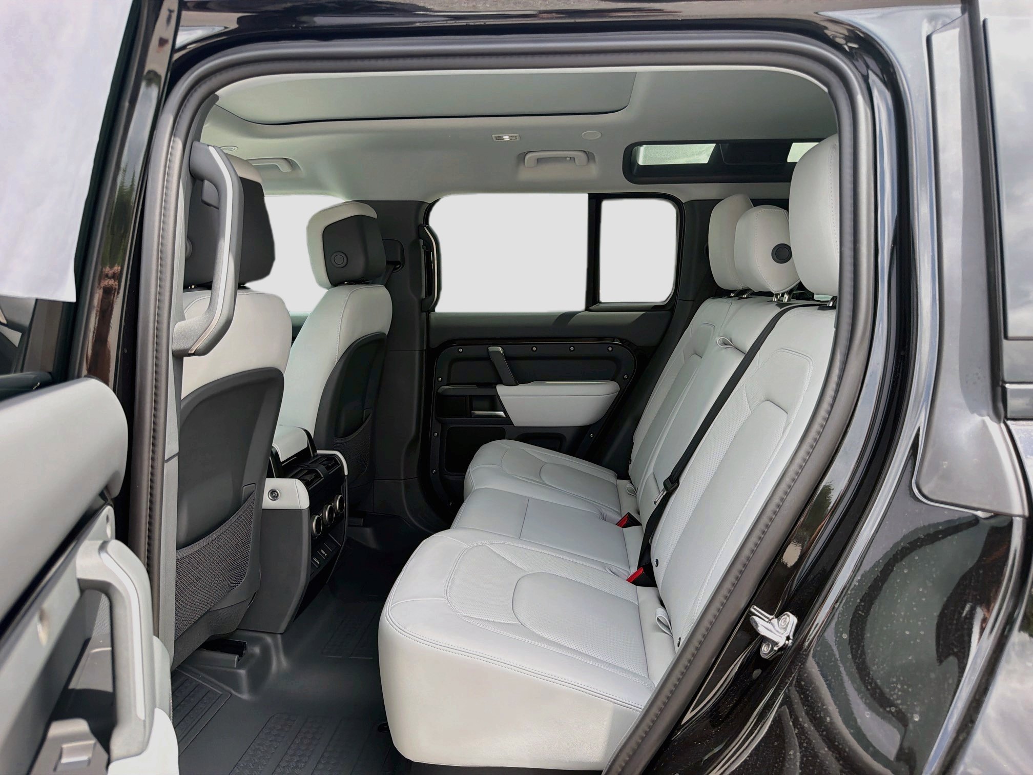 New 2026 Santorini Black Land Rover S image 21