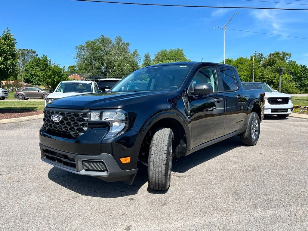 New 2026 Black Ford XLT image 3