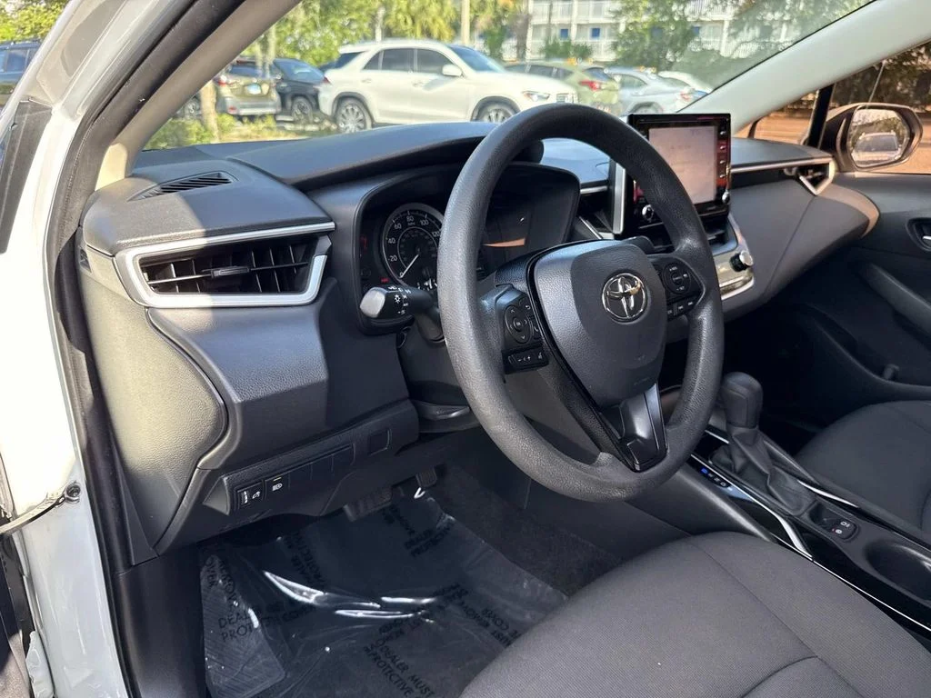 Used 2021 White Toyota LE image 23
