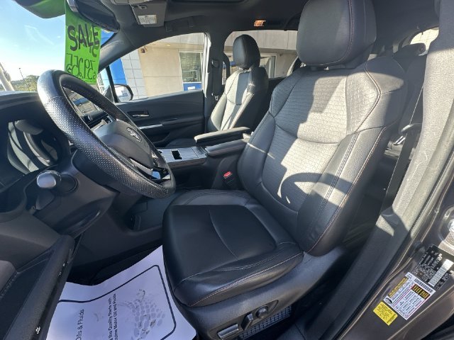 Used 2022  Toyota XSE image 15