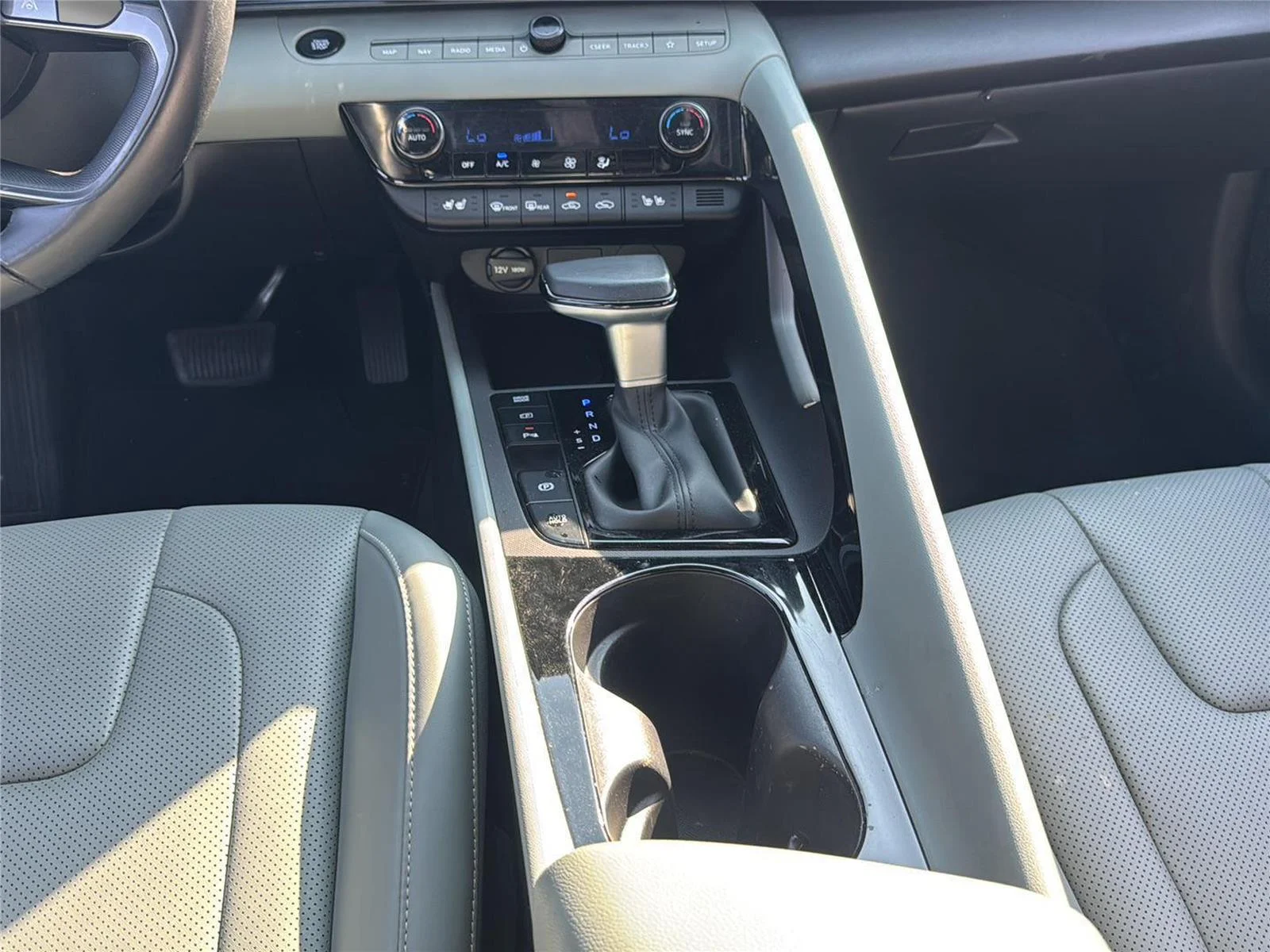 Used 2024 Fluid Metal Hyundai Limited image 14