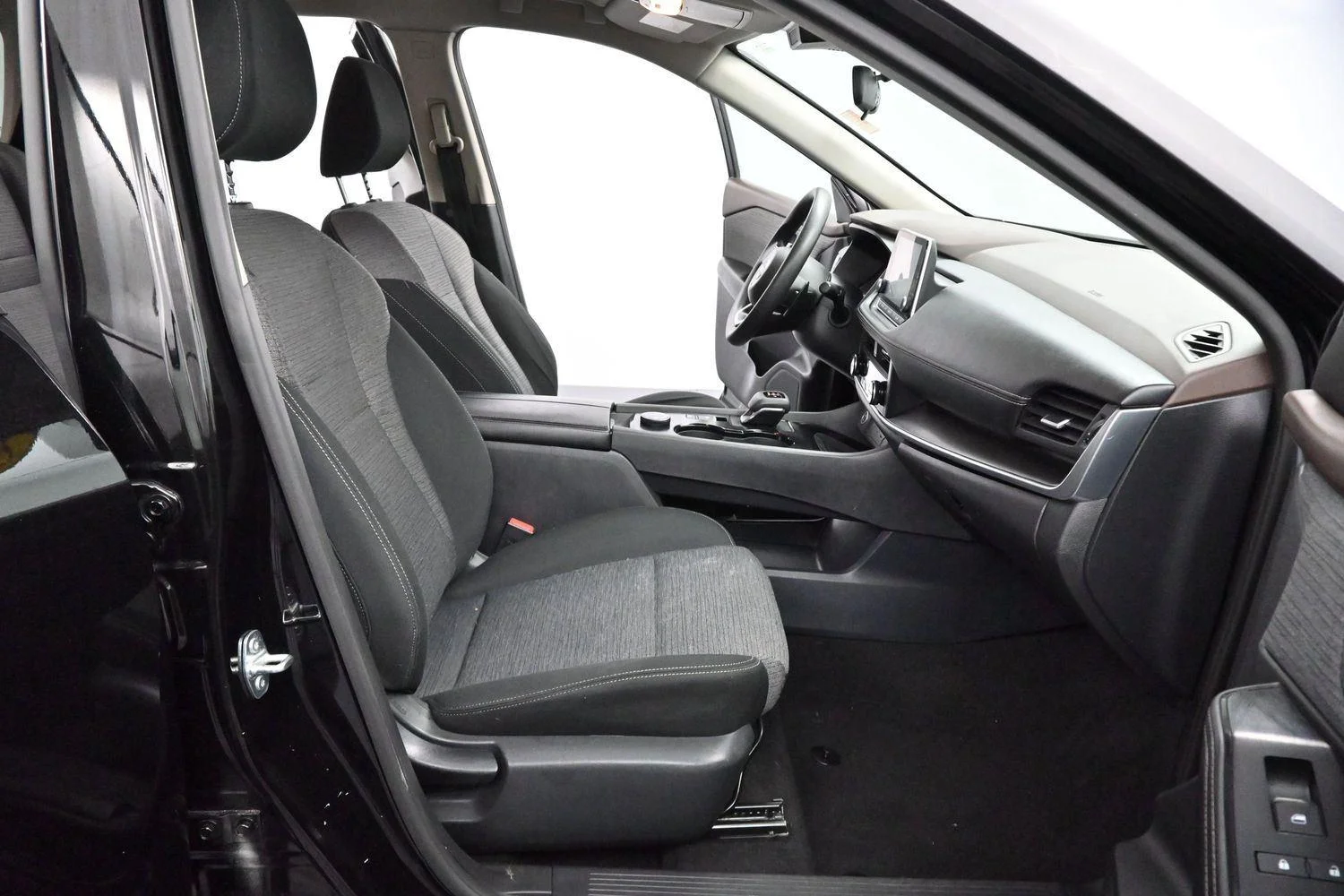 Used 2023 Super Black Nissan SV image 27