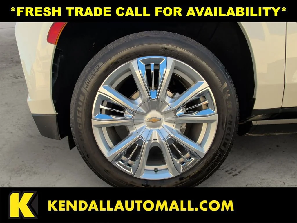Used 2021 Iridescent Pearl Tricoat Chevrolet High Country image 14
