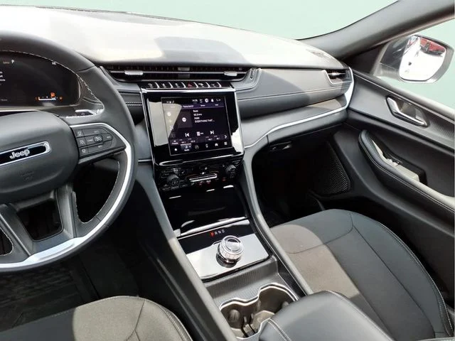 Used 2025 Silver Jeep Laredo image 19