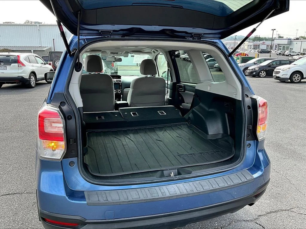 Used 2017 Quartz Blue Subaru 2.5i Premium image 34