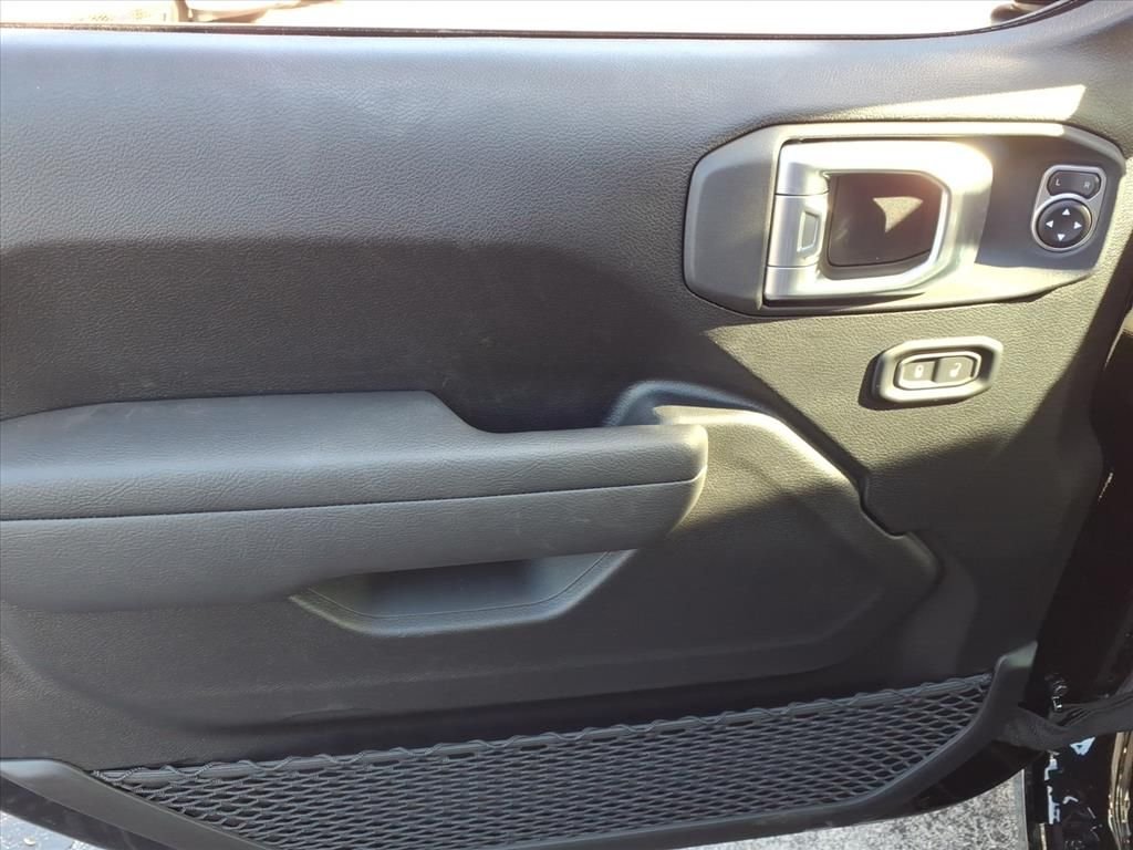New 2026 Black Clear-Coat Exterior Paint Jeep Sport S image 6