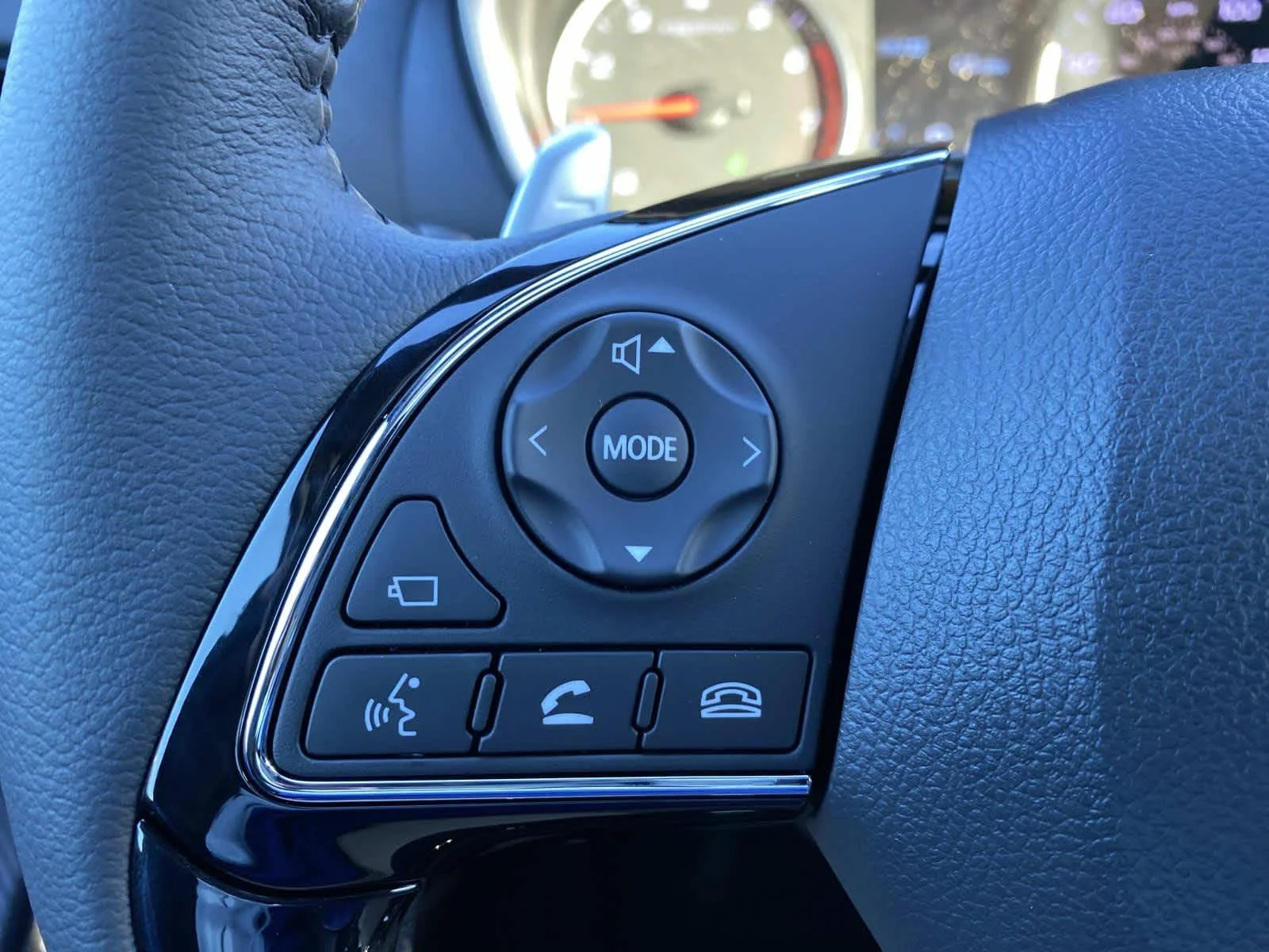 New 2026 Lightning Blue Metallic Mitsubishi SEL image 15