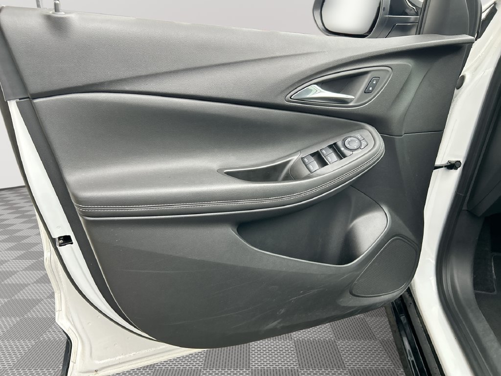 Used 2024 Off-white Buick Sport Touring image 25