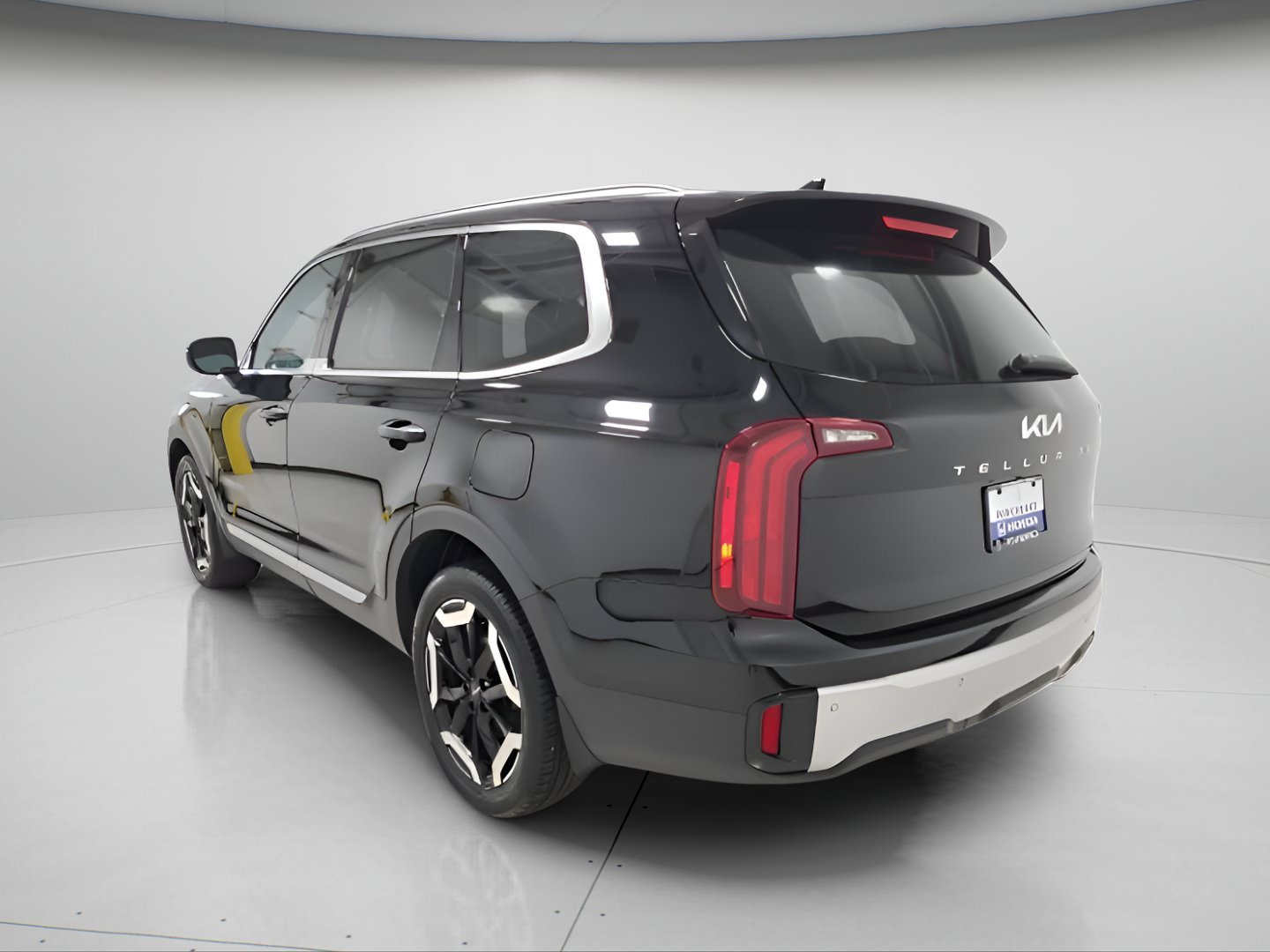 Used 2023 Ebony Black Kia S image 4