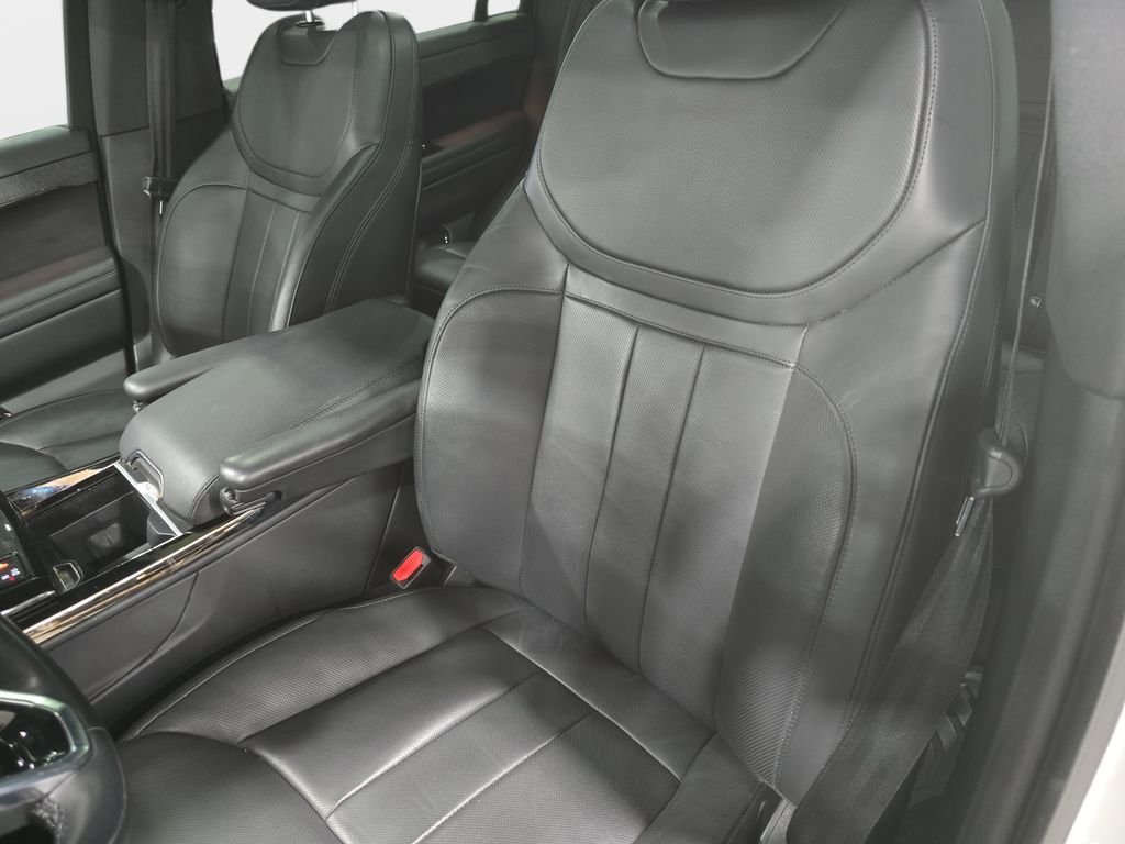 Used 2024 Fuji White Land Rover SE image 21