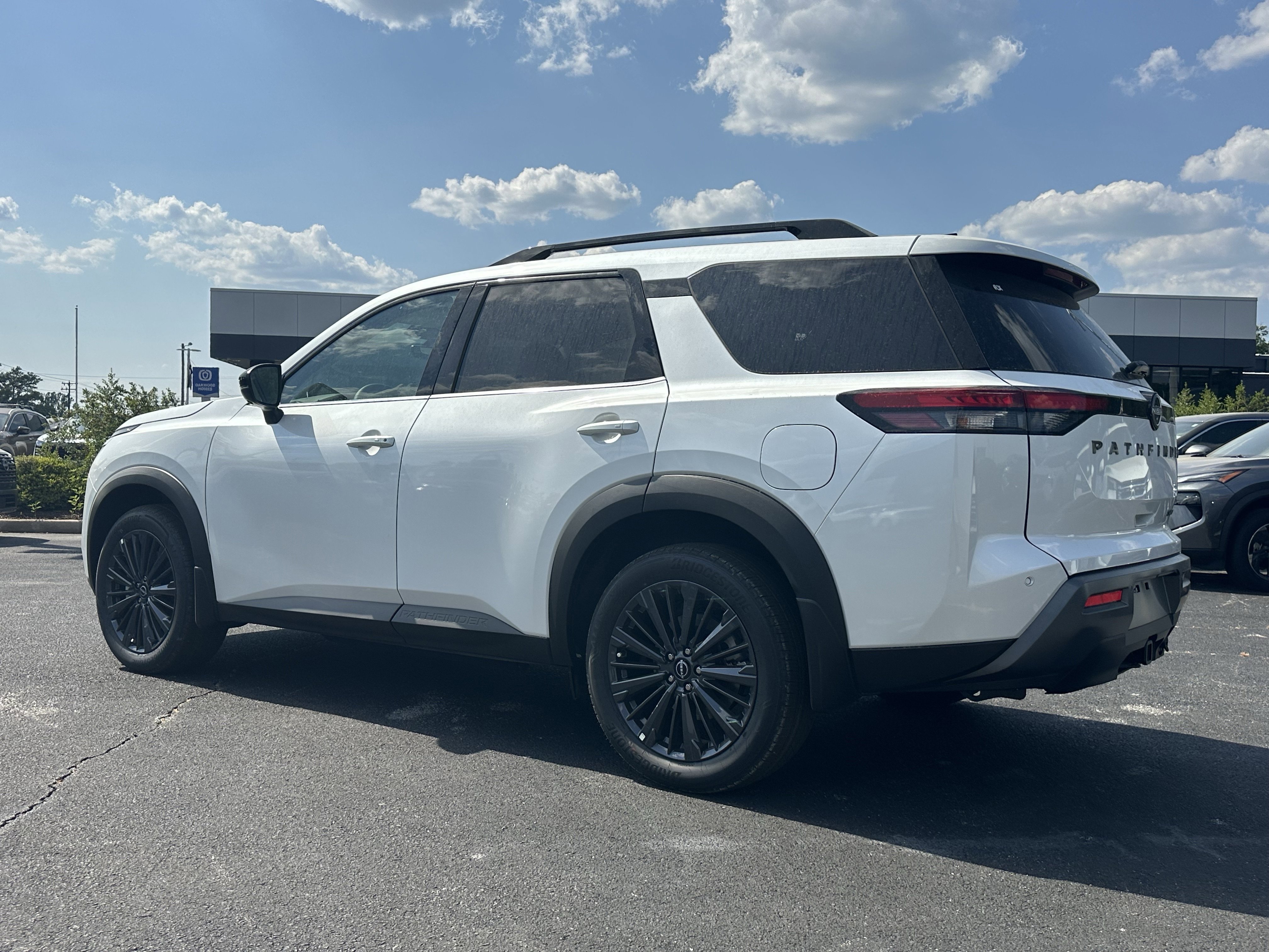 New 2026 Everest White Pearl Tricoat Nissan SL image 6
