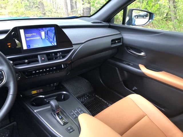 Certified Used 2025  Lexus 300h Premium image 34