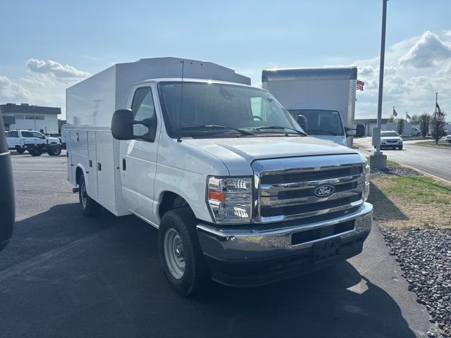 New 2026 Oxford White Ford E-350 SRW image 25
