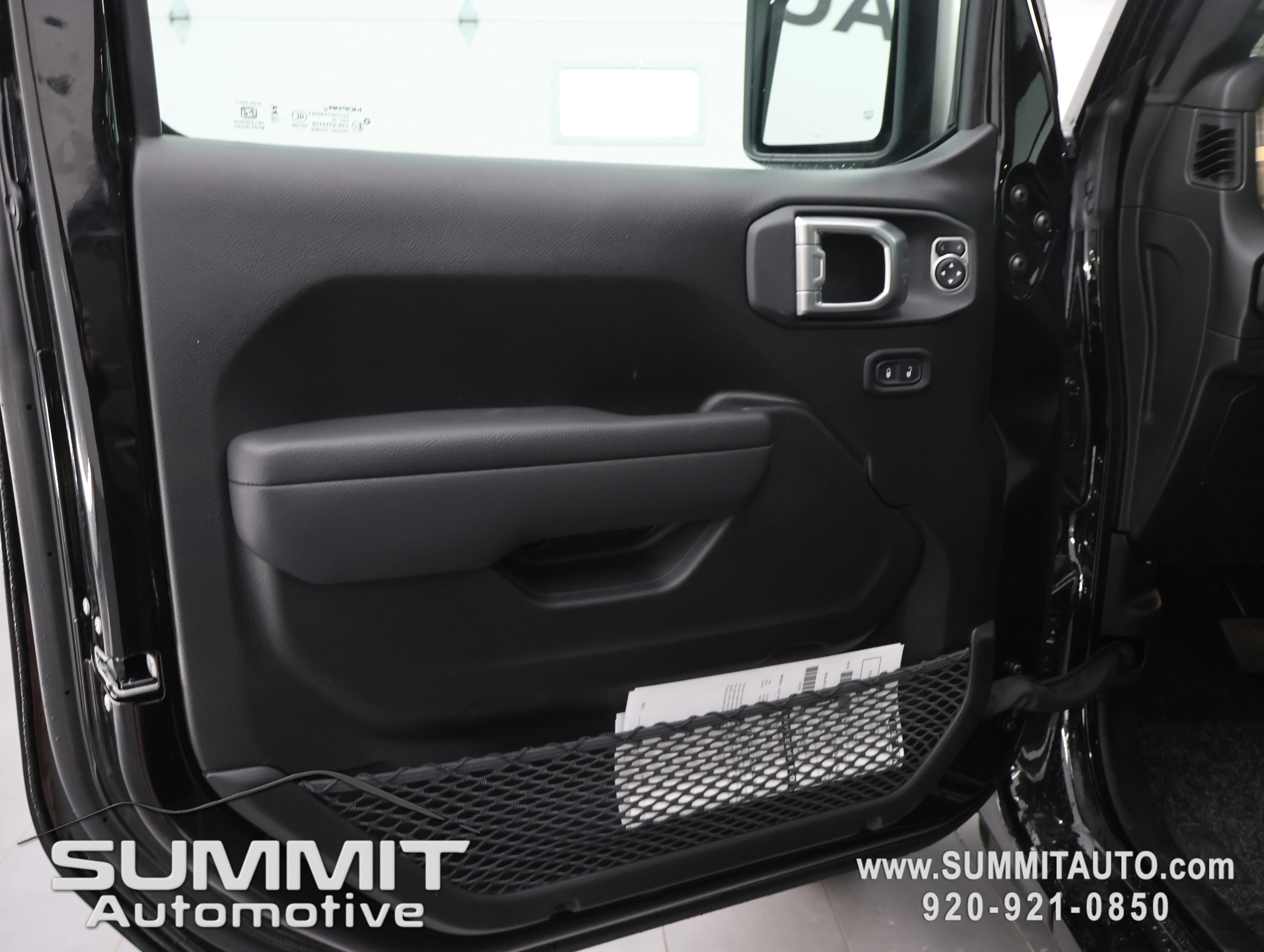 New 2026 Black Clear-Coat Exterior Paint Jeep 85th Anniversary Edition image 41