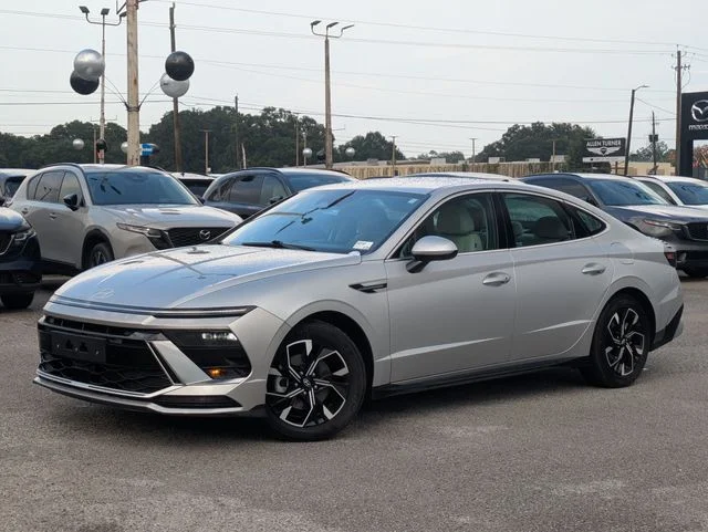 Used 2025 Silver Hyundai SEL image 1