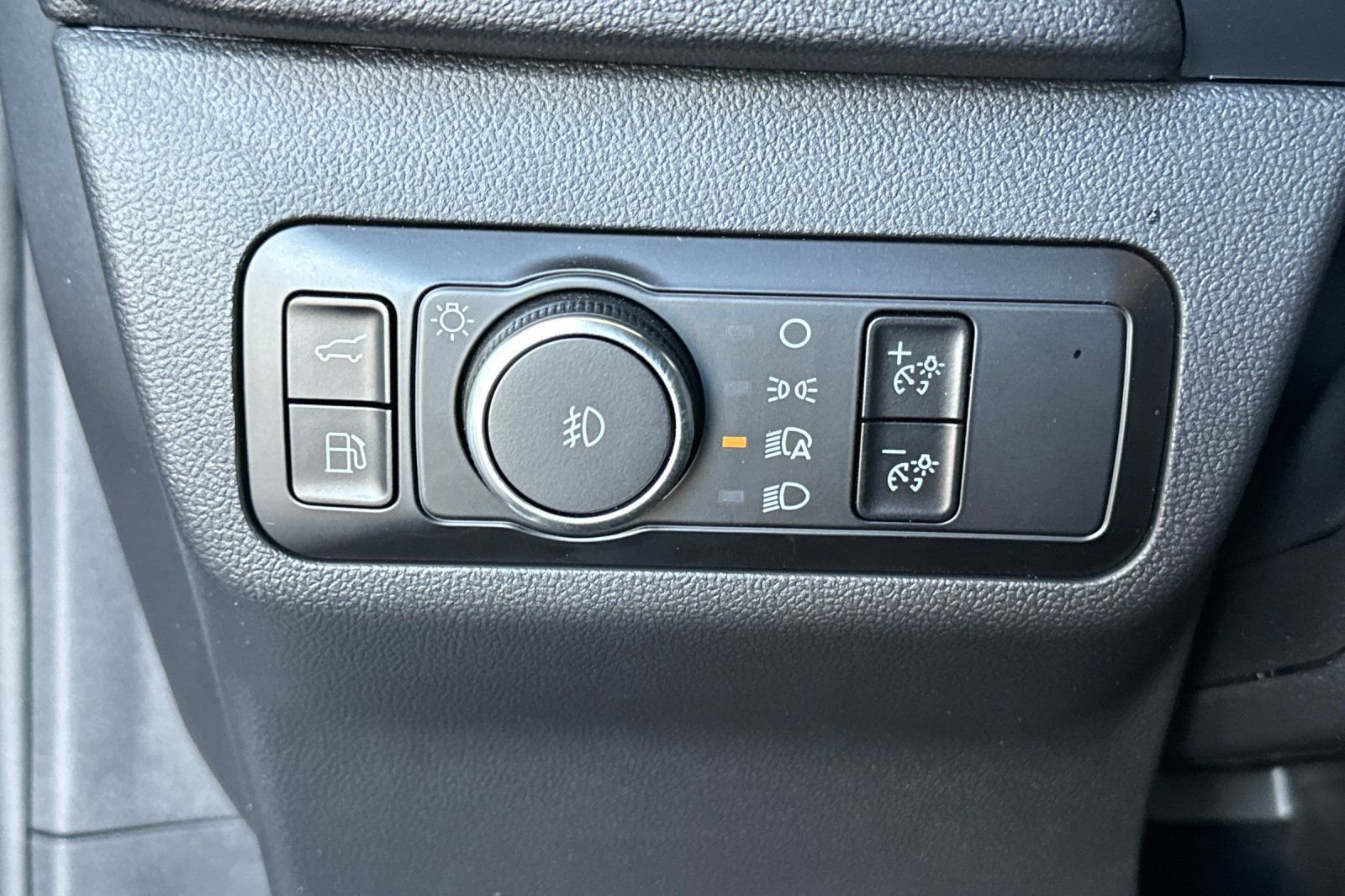 Used 2025 Silver Ford Platinum image 30