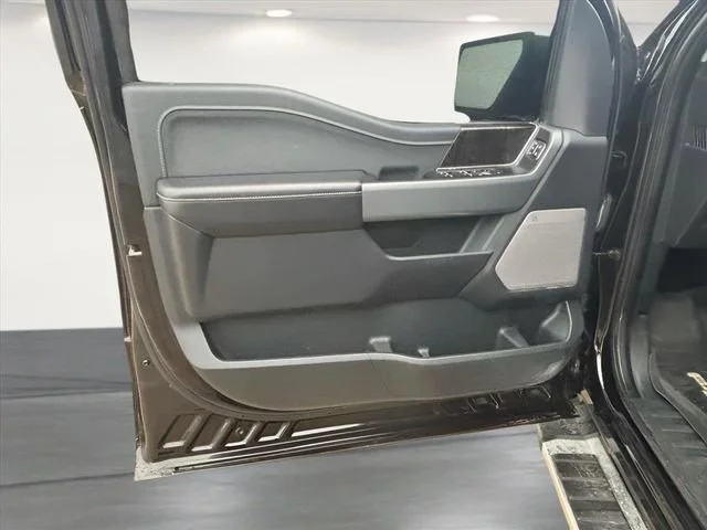 Used 2022  Ford XL image 23