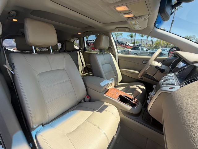 Used 2012 White Nissan LE image 31