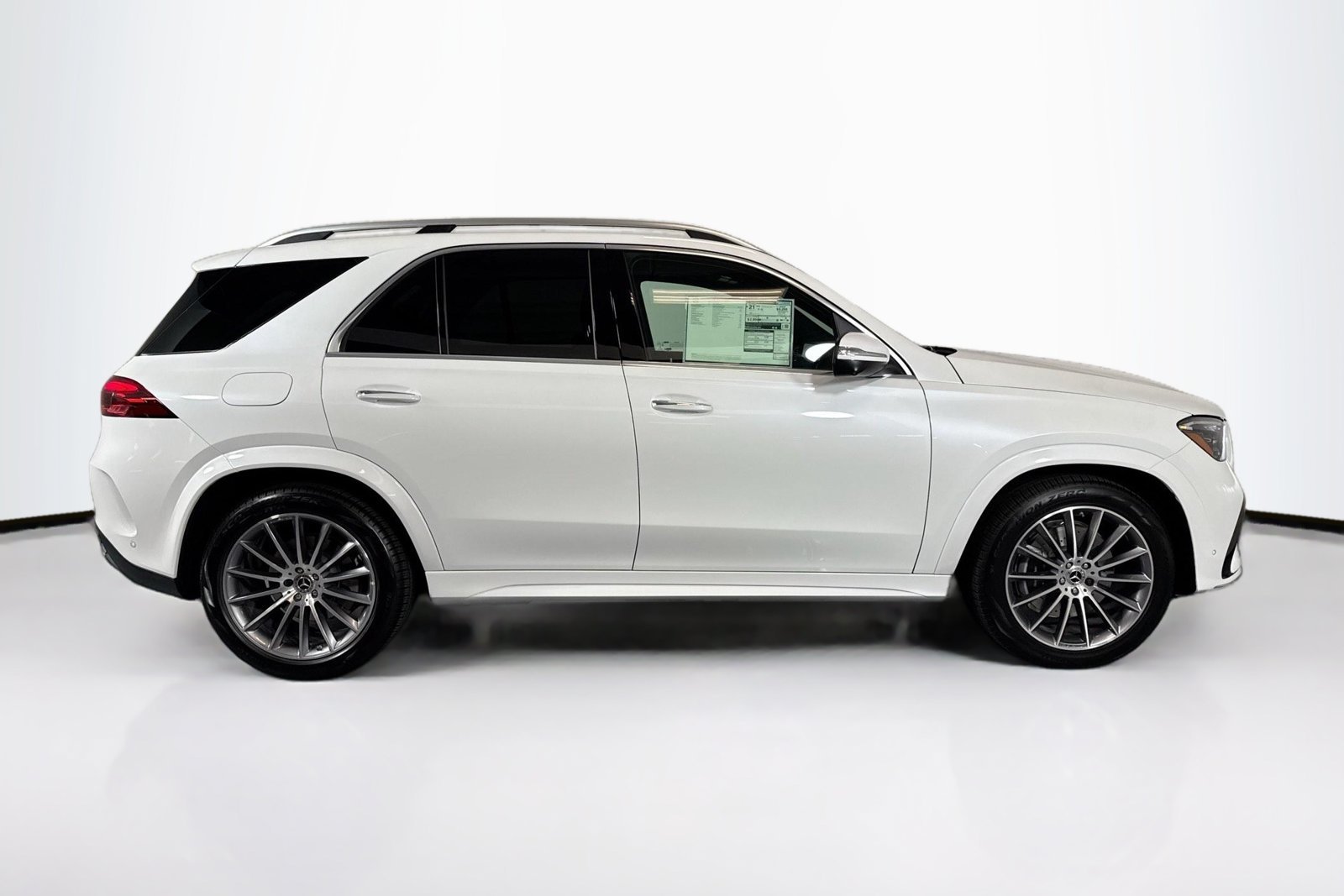 New 2026 MANUFAKTUR Moonlight White Metallic Mercedes-Benz GLE 450 image 4