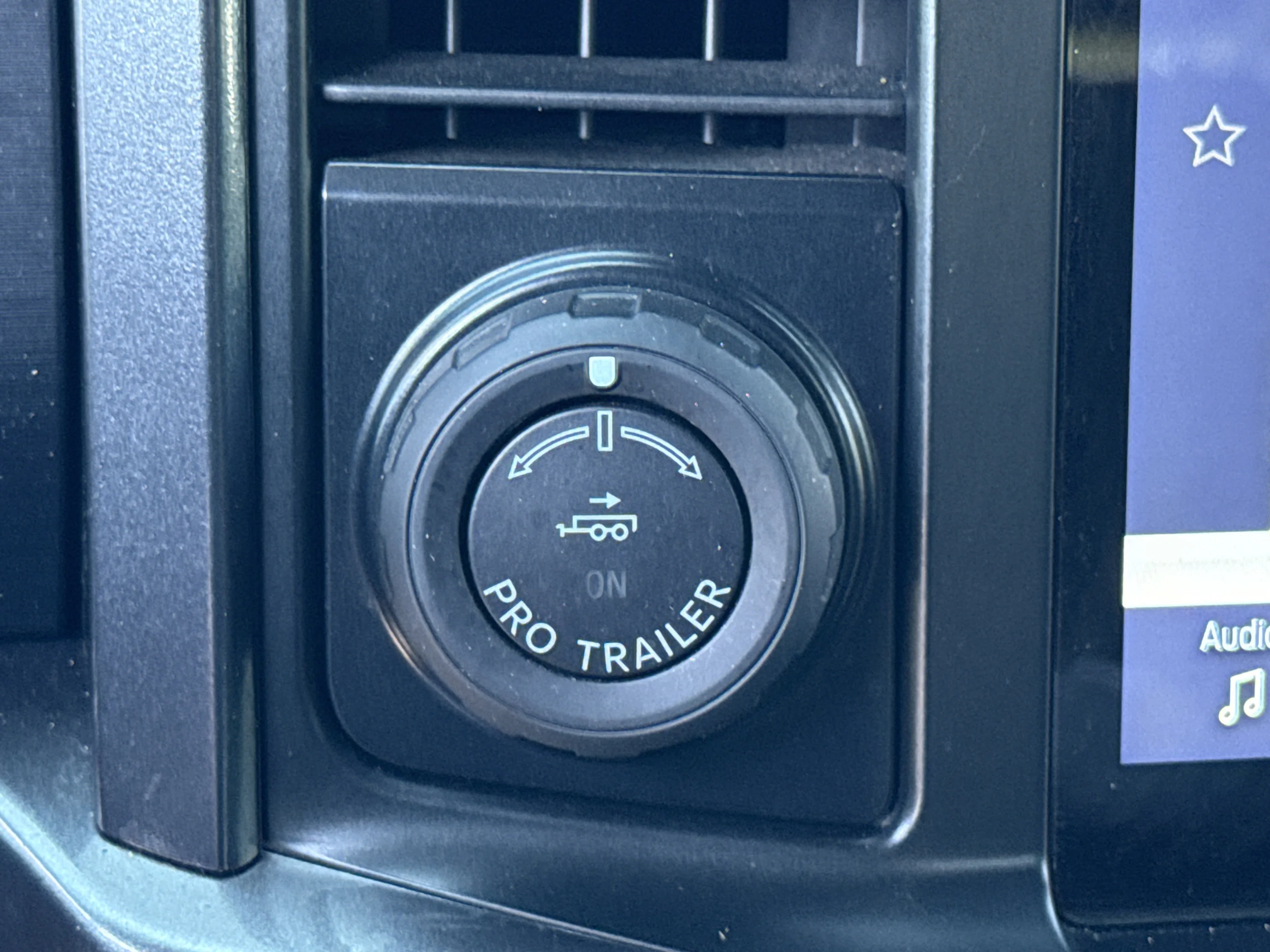 Used 2023 Avalanche Gray Ford XLT image 37