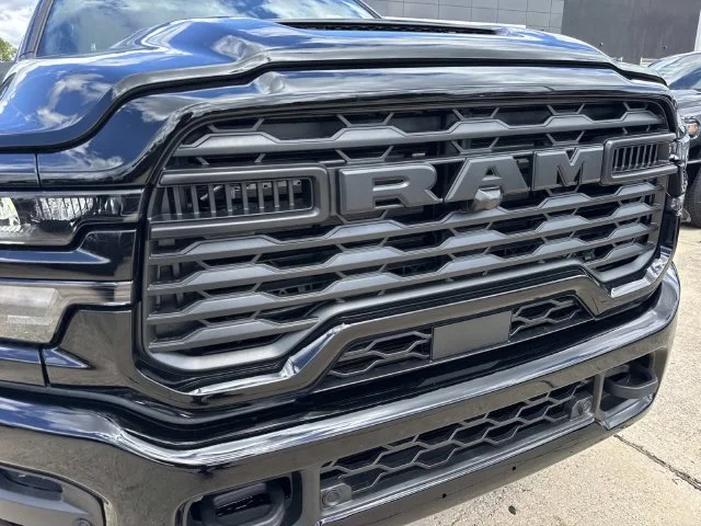 New 2027 Diamond Black Crystal Pearl-Coat Exterior Paint RAM Black Express image 4