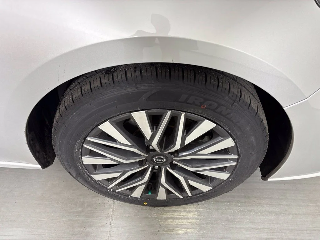 Used 2024 Silver Nissan 2.5 SV image 11