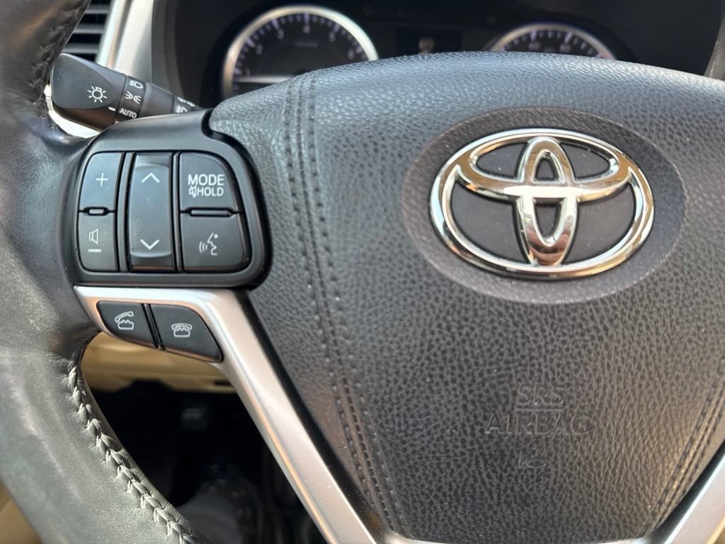 Used 2016 Blizzard Pearl Toyota Limited Platinum V6 image 30