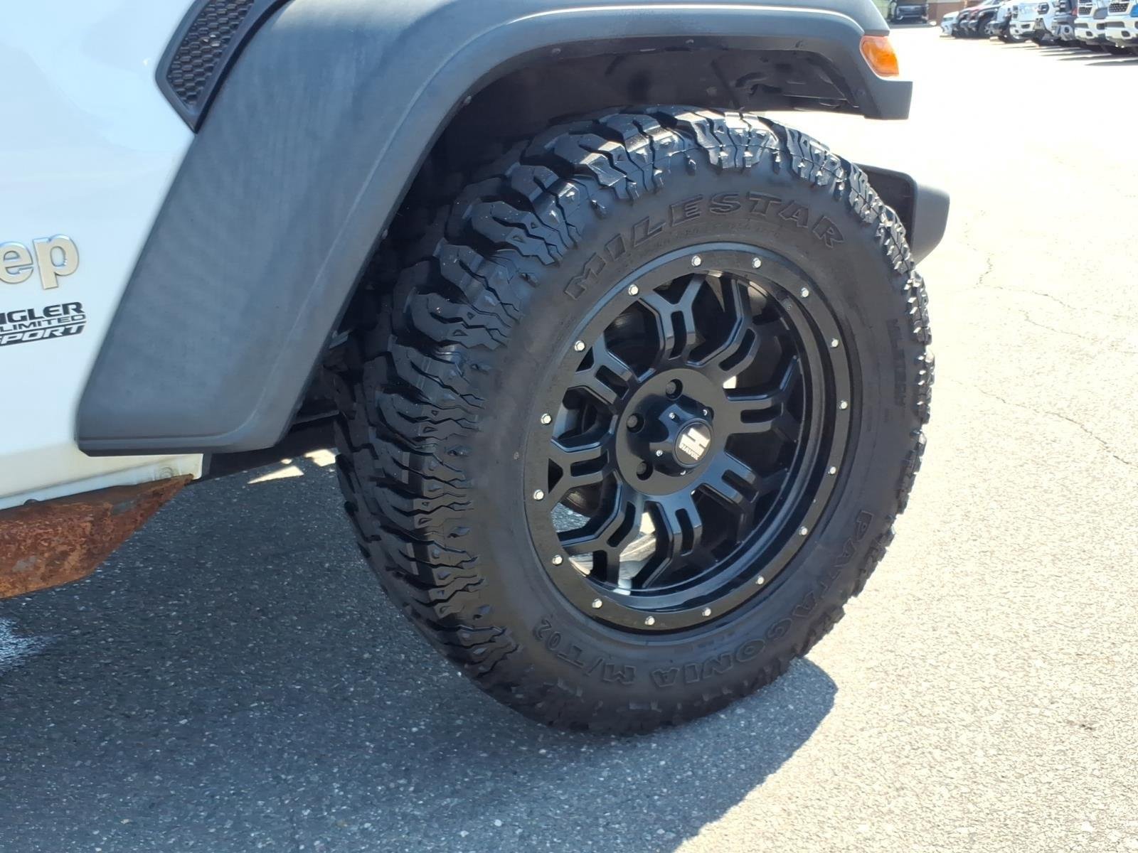 Used 2018 Bright White Clearcoat Jeep Sport S image 12