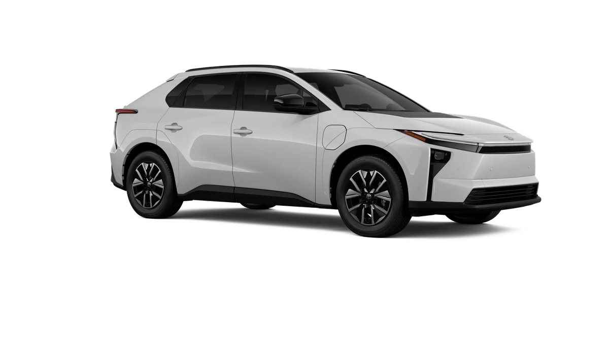New 2026 Wind Chill Pearl [Extra_Cost_Color] Toyota XLE image 14