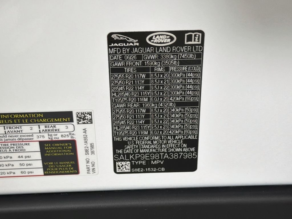 New 2026 Fuji White Land Rover SE image 34