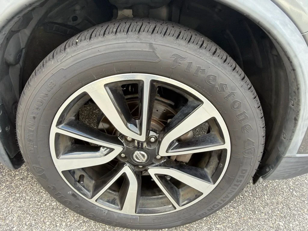 Used 2018 Gray Nissan SL image 4